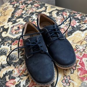 Boys Johnston and Murphy dress shoes size 13.5 - great for Christmas